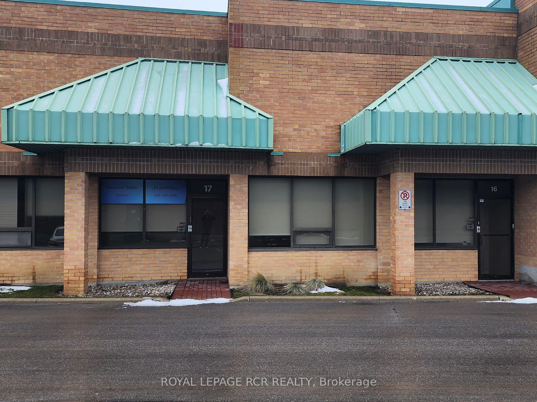 16/17 - 17075 Leslie Street, Newmarket, ON, exterior