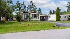 12 Park Street, Kawartha Lakes, ON, exterior