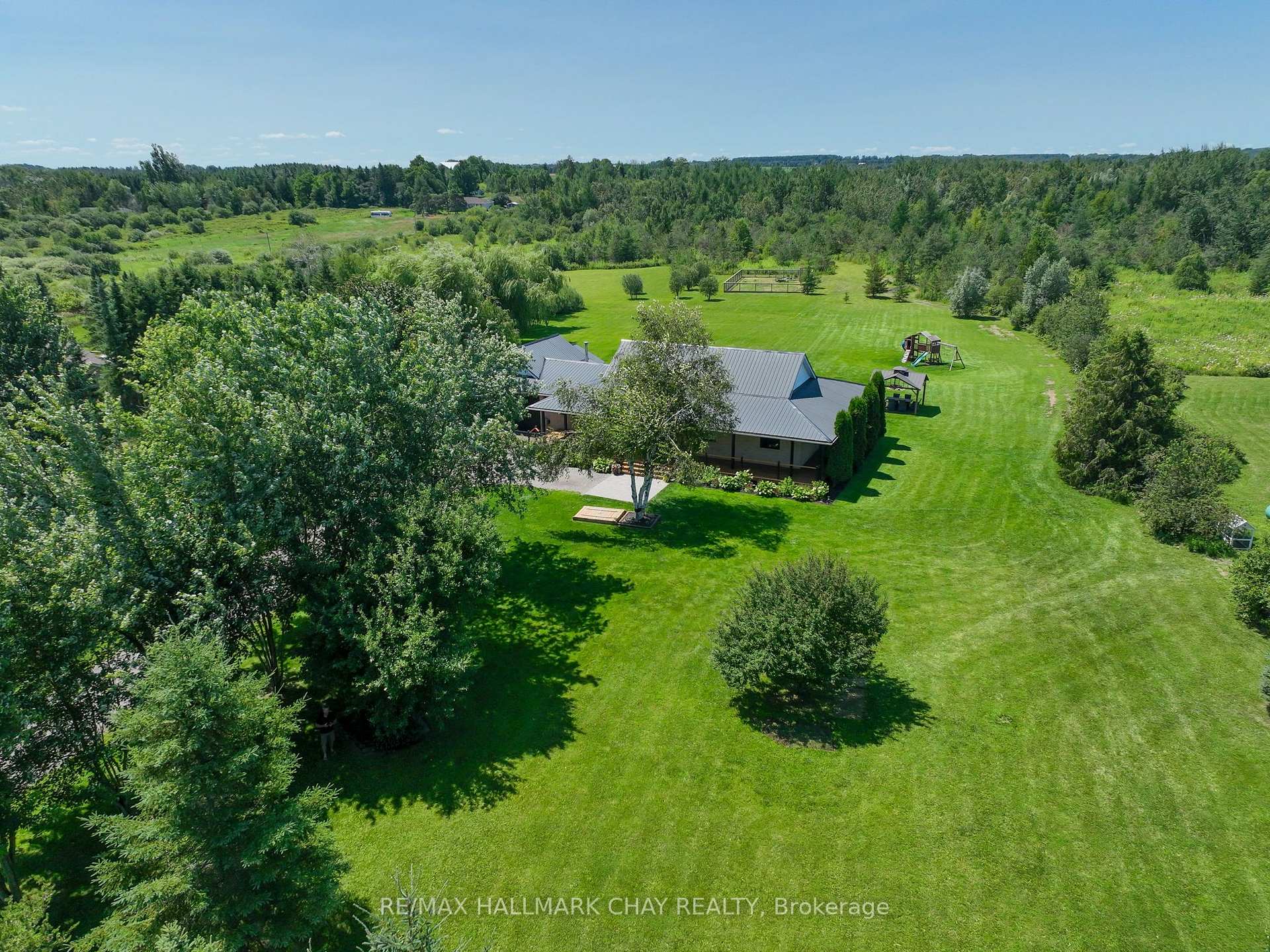 555142 Mono-Amaranth Town Line, Amaranth, ON, exterior