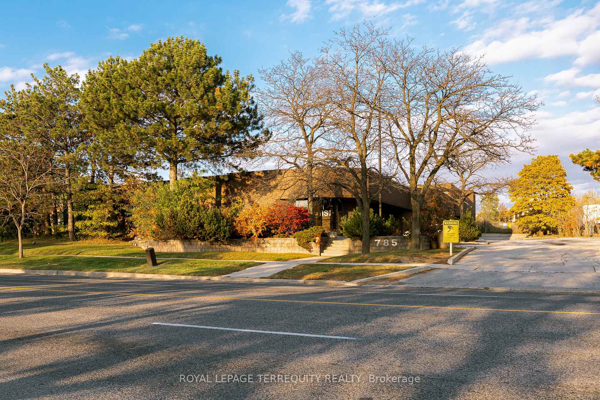 785 Arrow Road, Toronto W05, ON, exterior