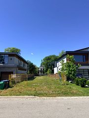 755 MONTBECK Crescent, Mississauga, ON, exterior