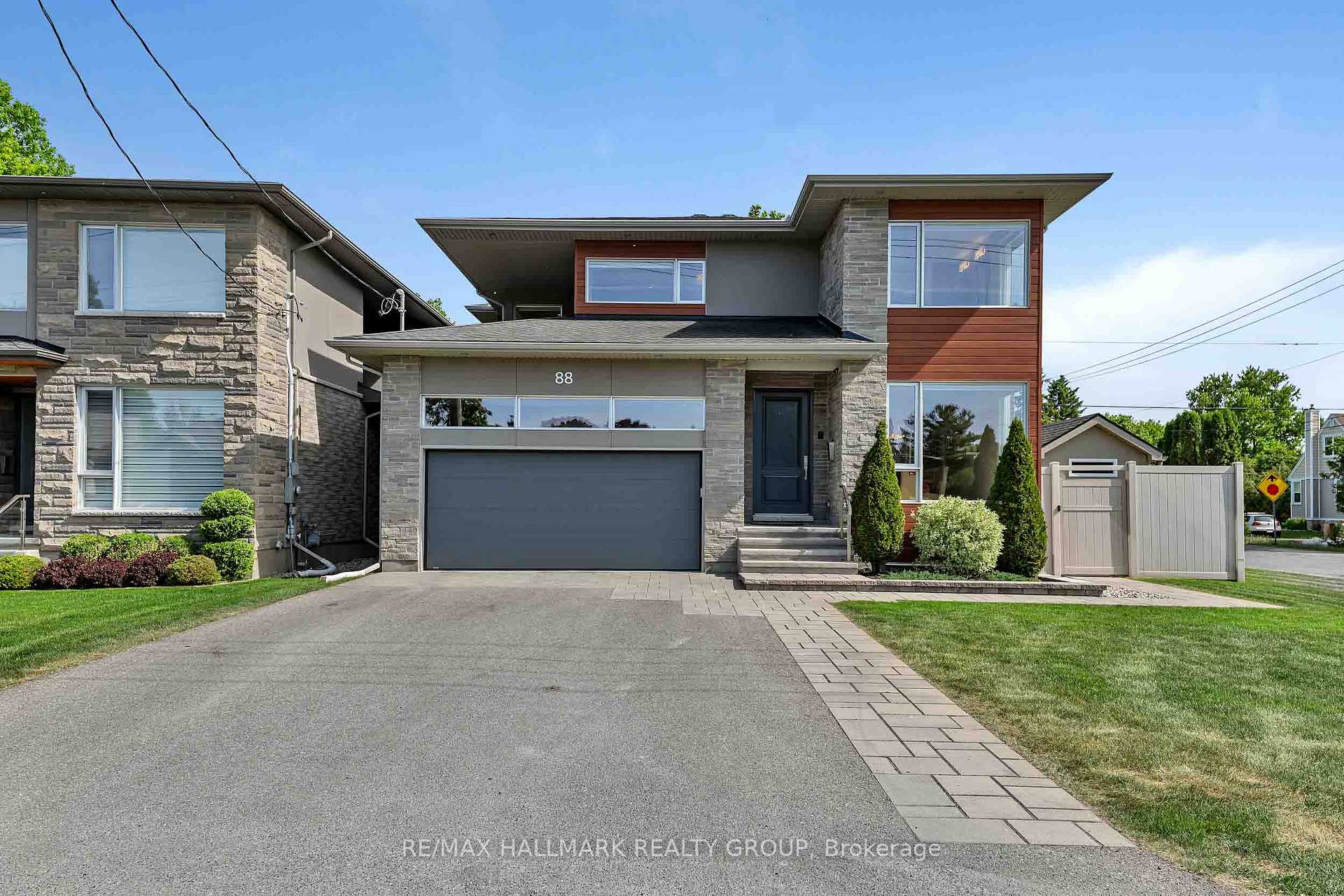88 Withrow Avenue, Meadowlands - Crestview and Area, ON, exterior