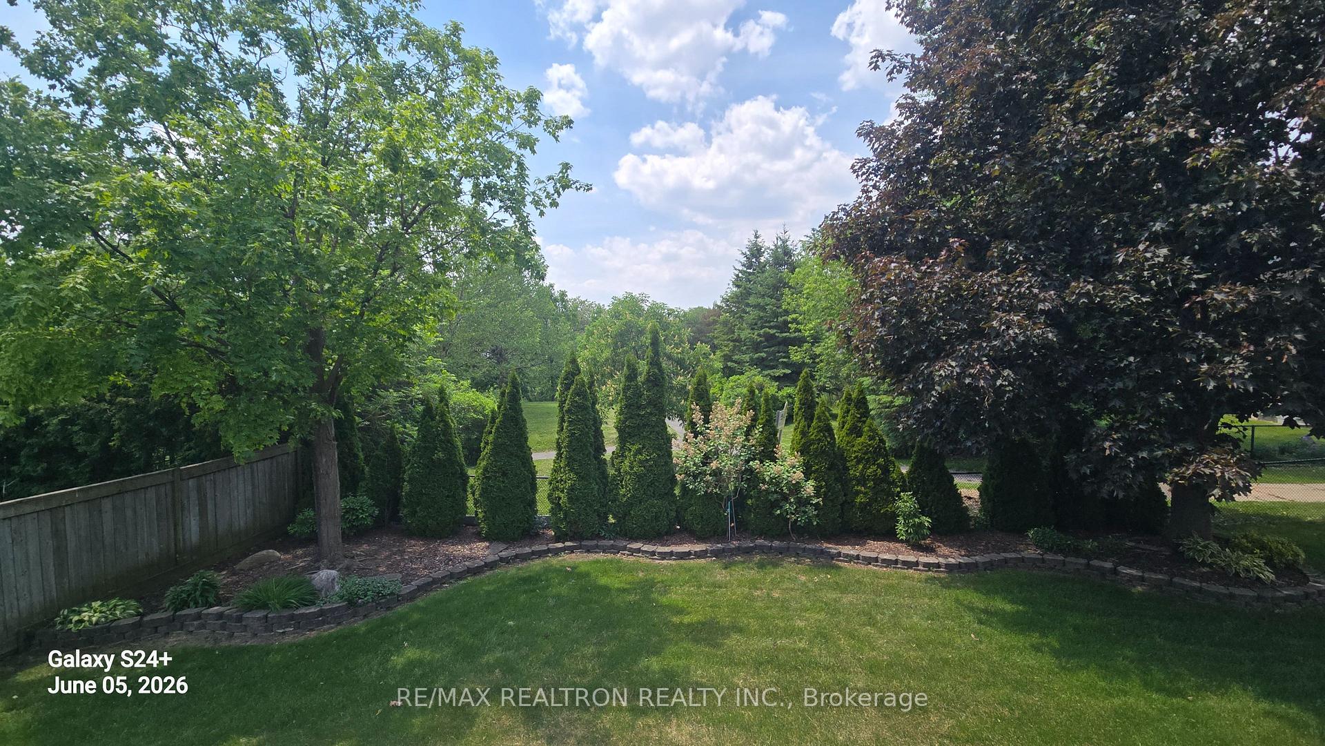 6 White Oak Crescent, Richmond Hill, ON, exterior