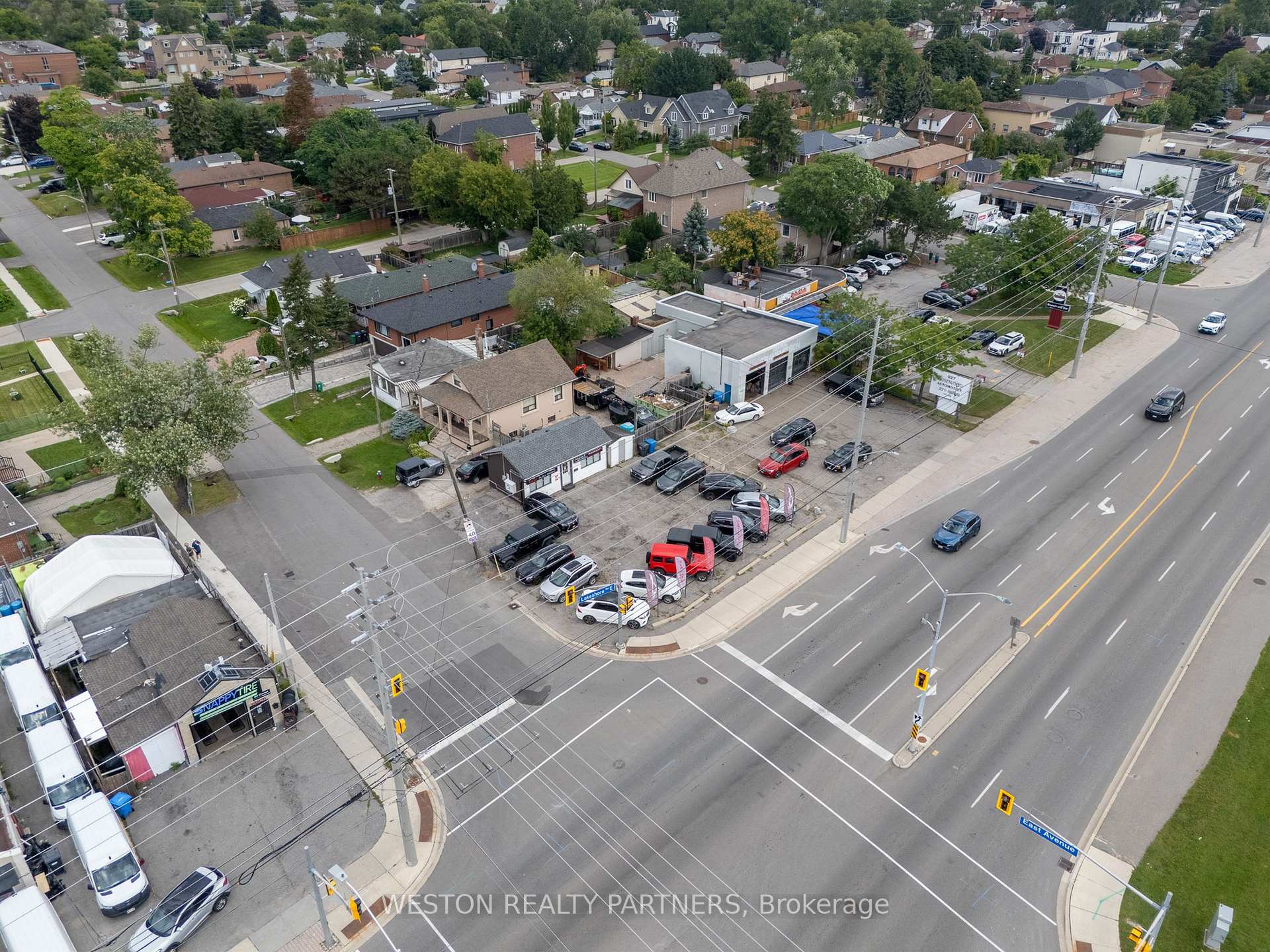 825-827 Lakeshore Road E, Mississauga, ON, exterior