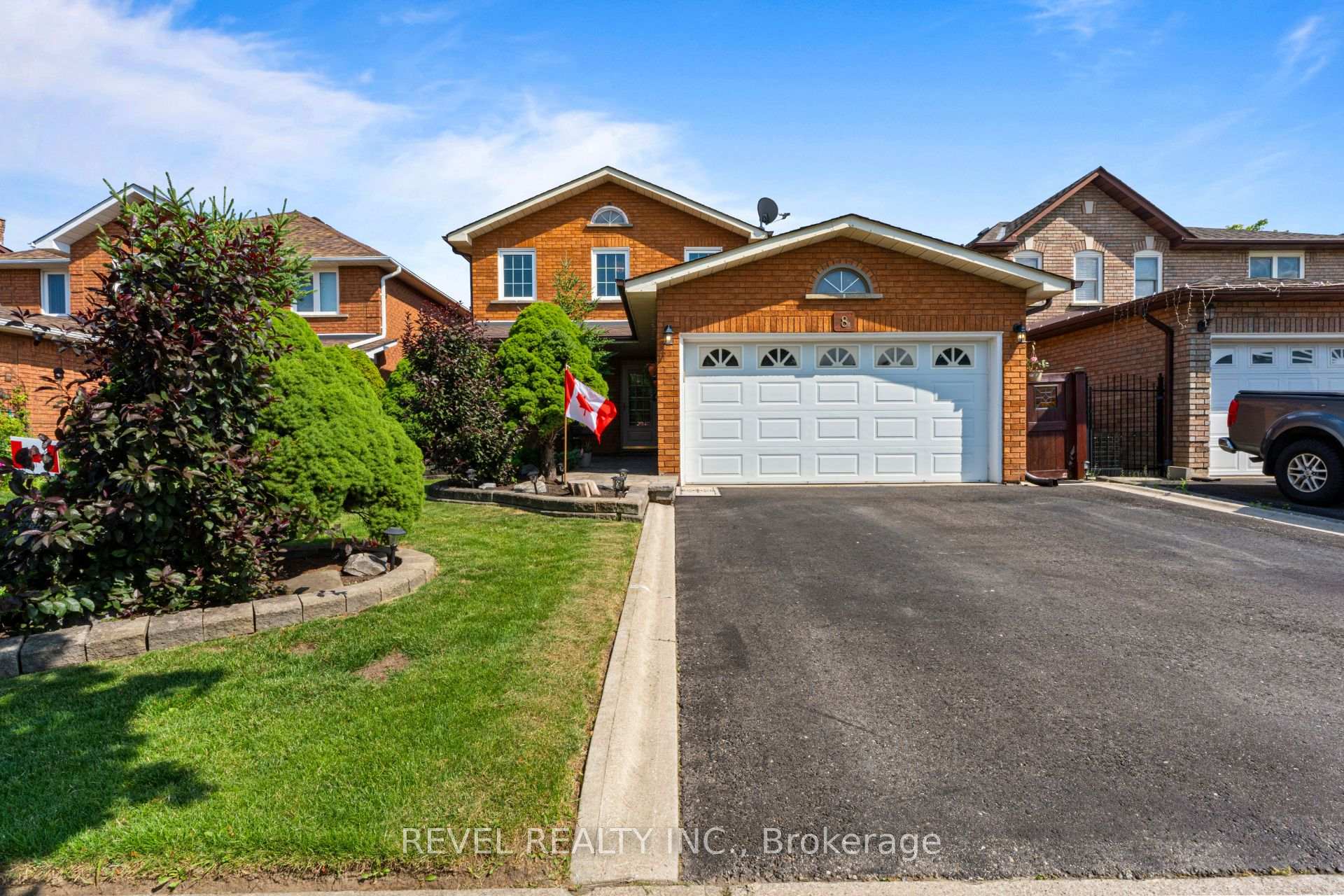 8 Cochrane Avenue, Brampton, ON, exterior