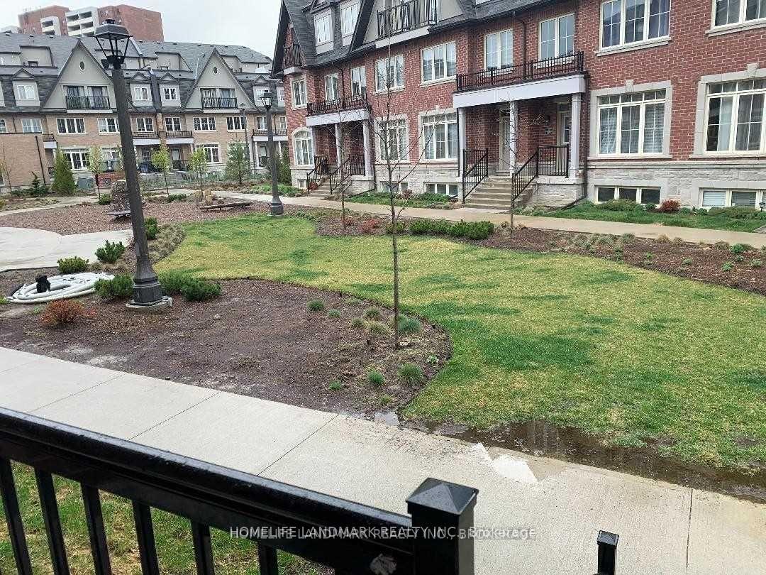 12 - 8 Eaton Park Lane, Toronto E05, ON, exterior