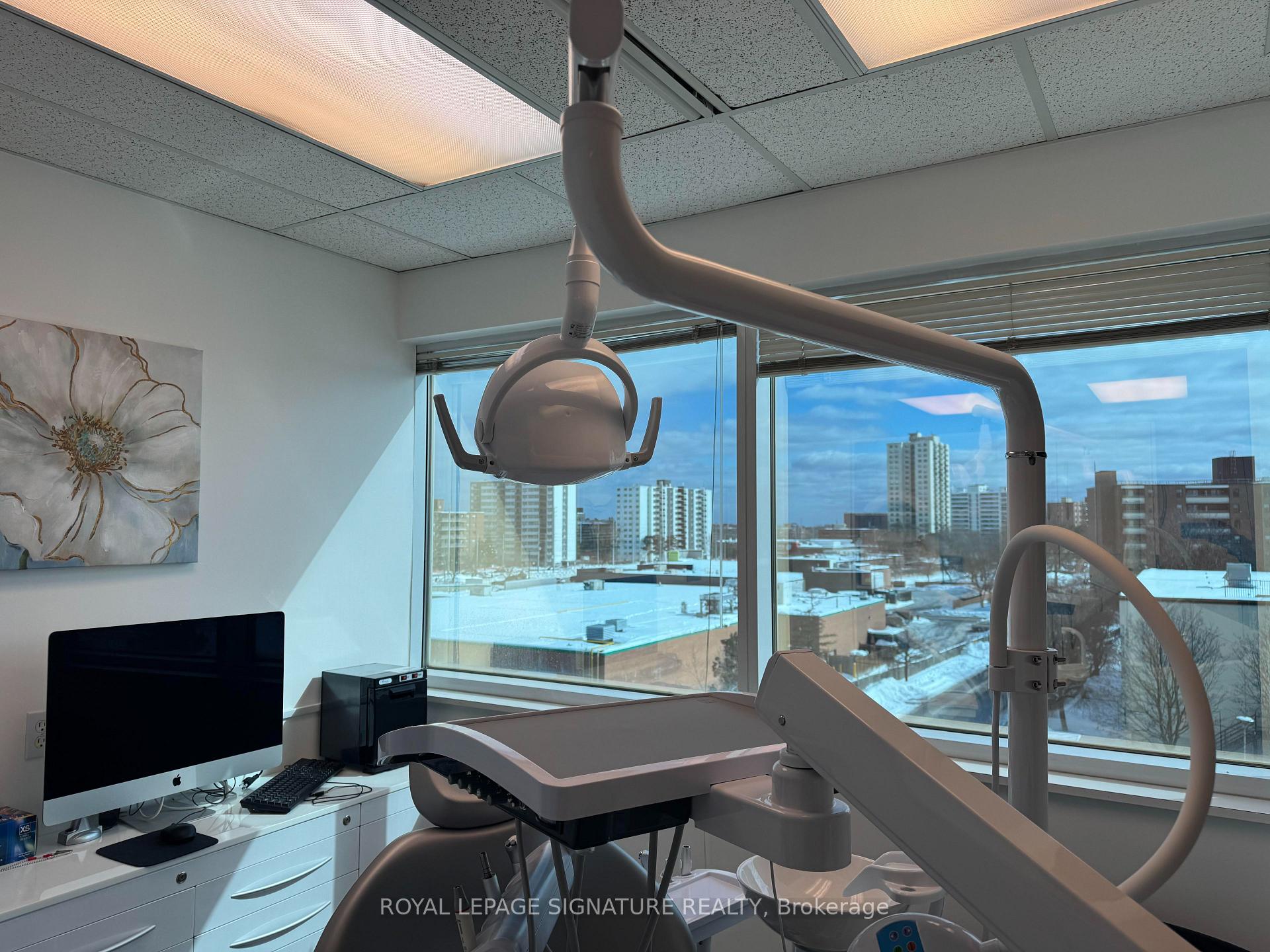 Unit 405 - 71 King Street W, Mississauga, ON, exterior
