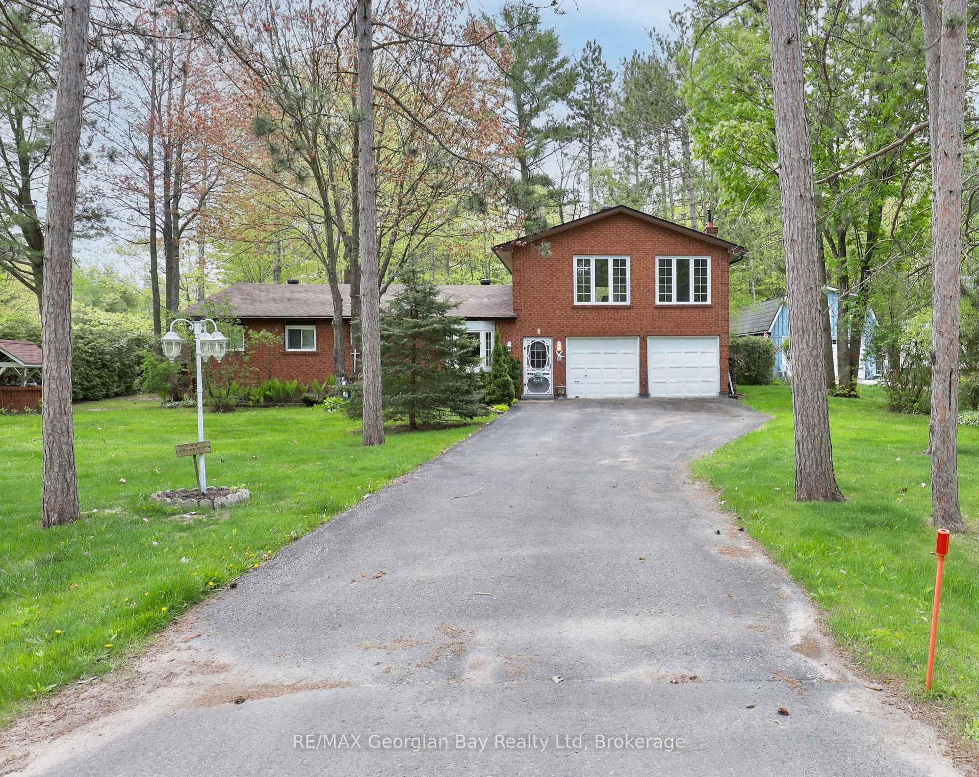 1 Lindale Avenue, Tiny, ON, exterior