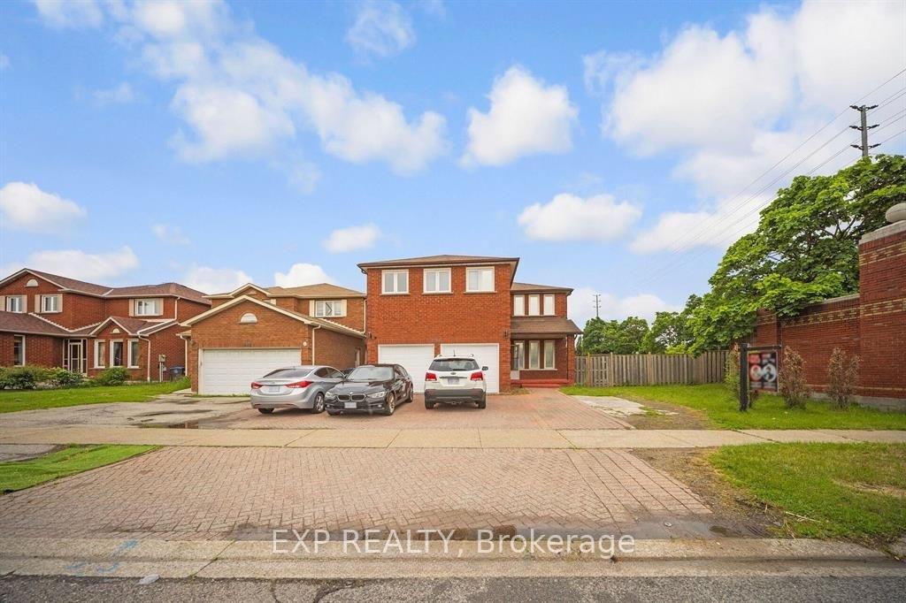 692 Huntington Ridge Drive, Mississauga, ON, exterior