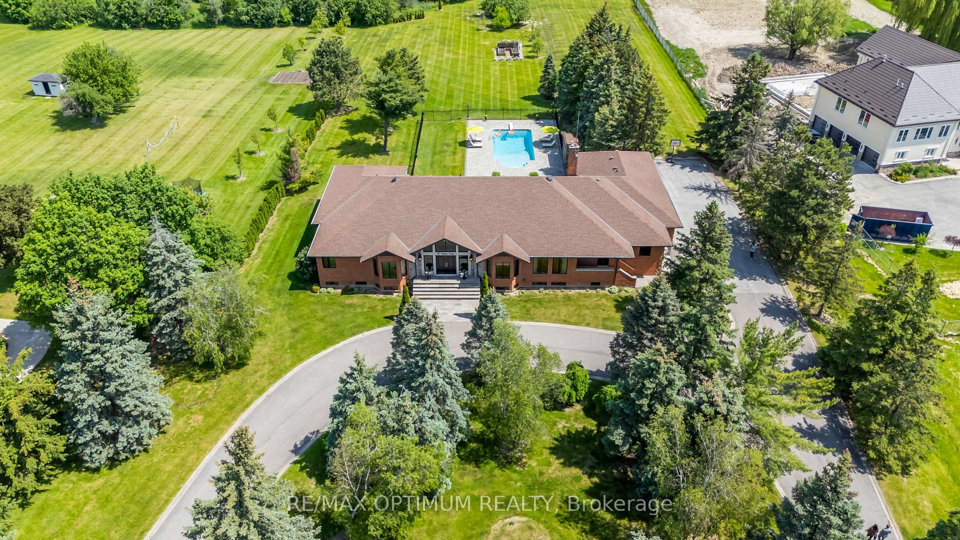 37 Fenton Way, Brampton, ON, exterior