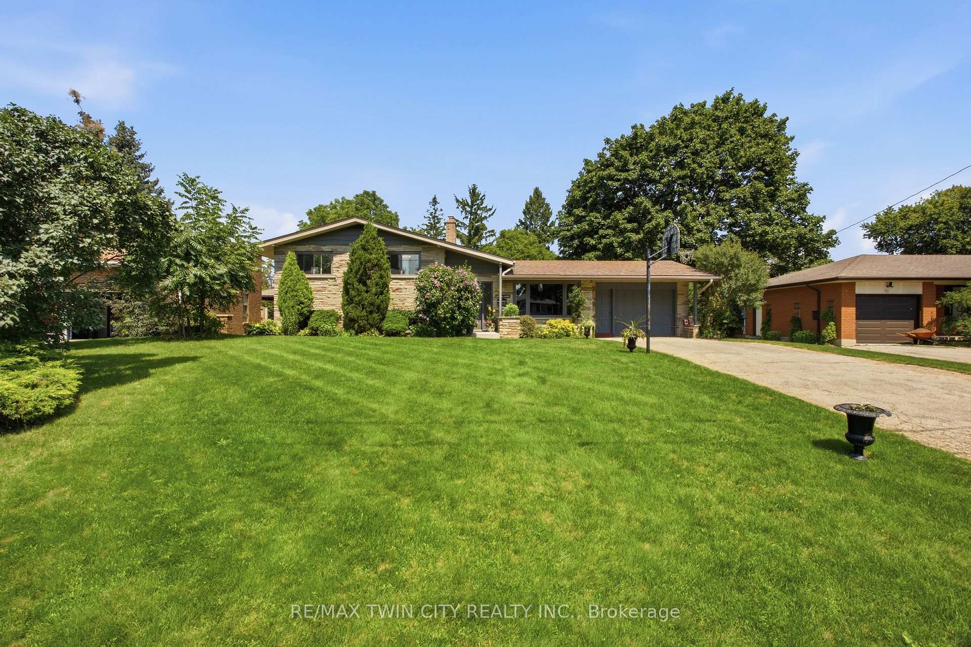 28 Alice Crescent, Wilmot, ON, exterior