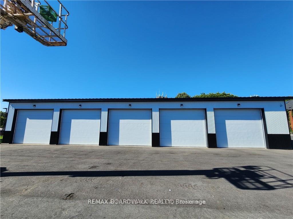 26 First (Garage) Street W, Cornwall, ON, exterior