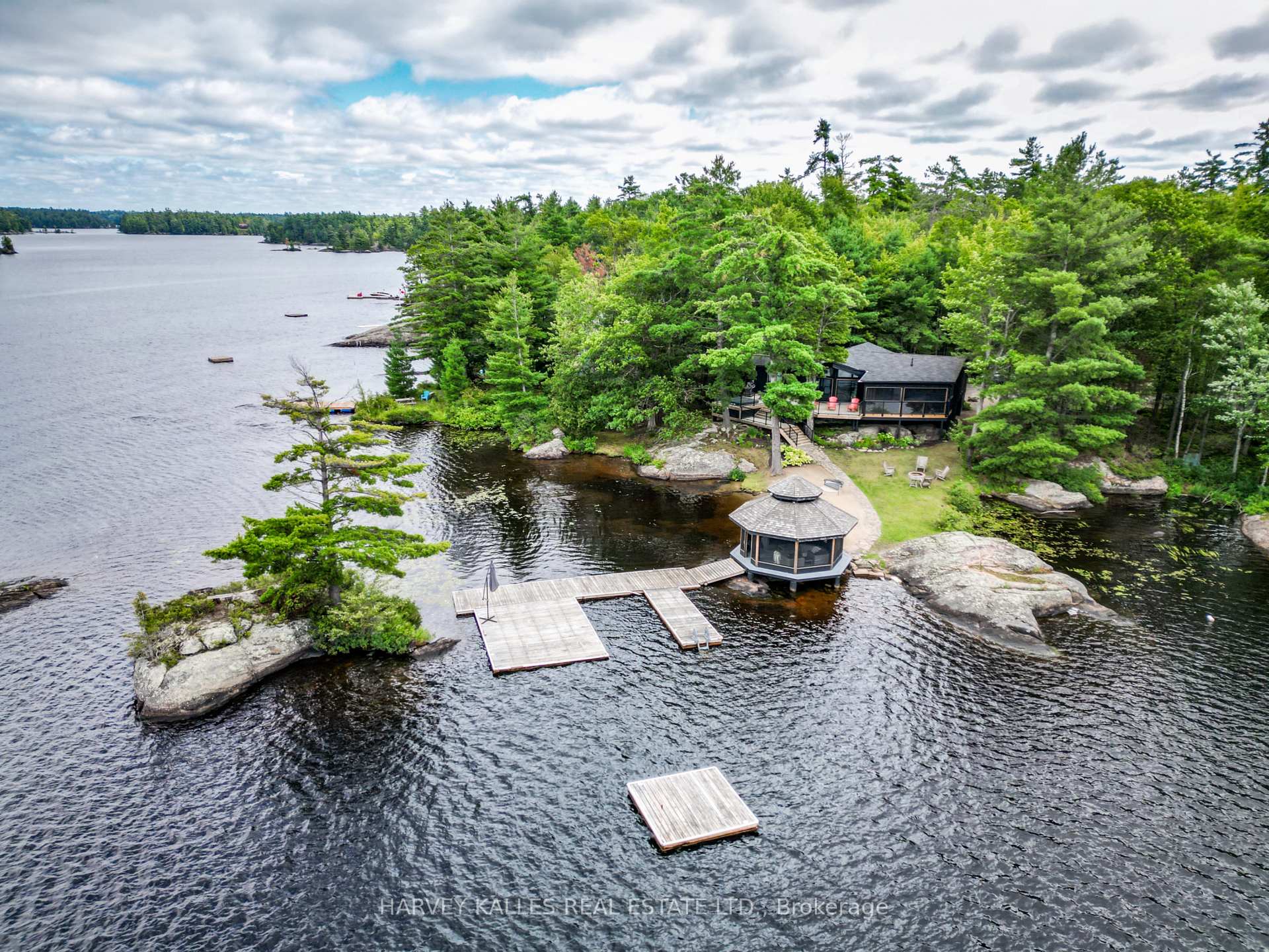 1069 White Eagle Road, Gravenhurst, ON, exterior