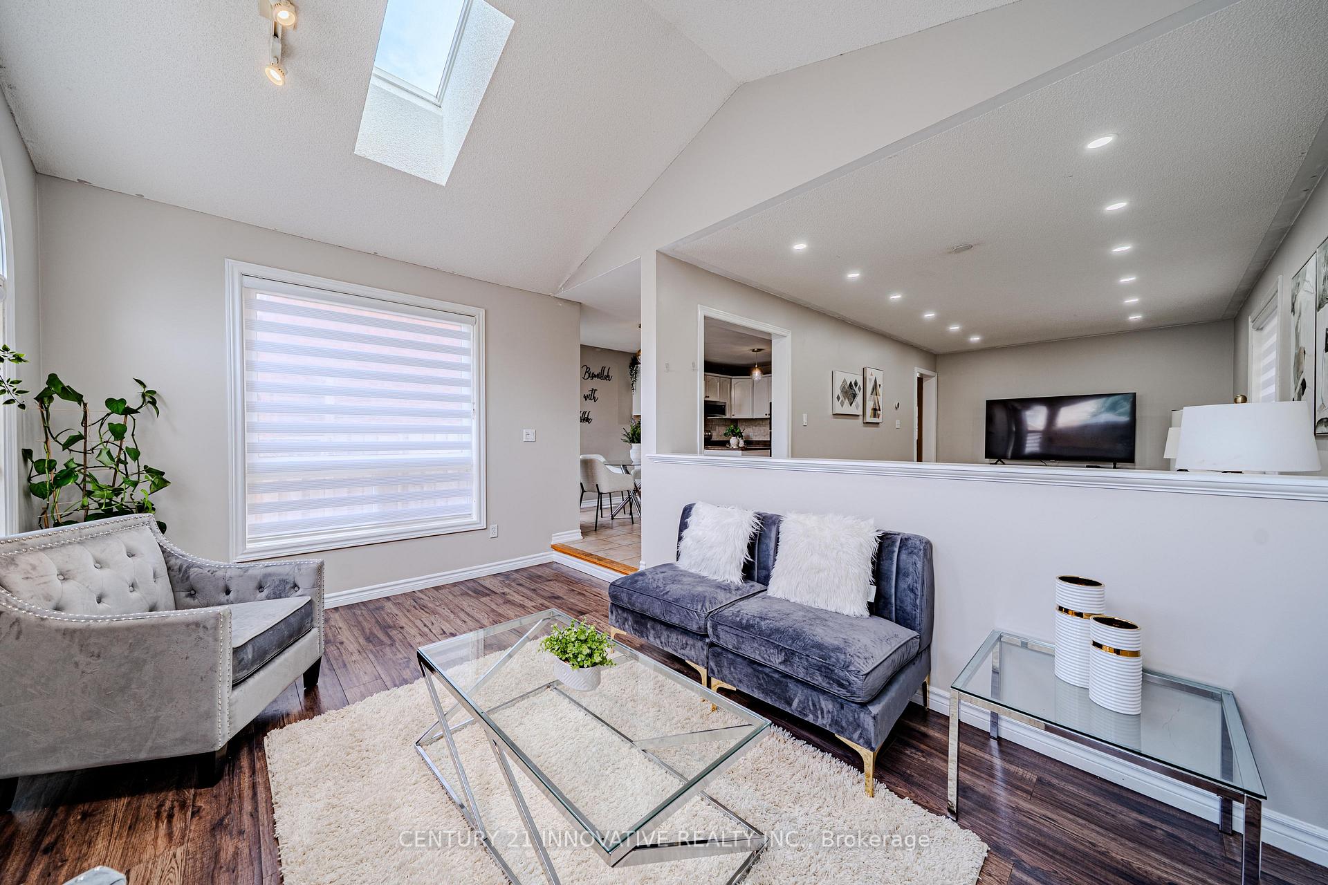 30 Castle Green Drive, Whitby, ON, exterior