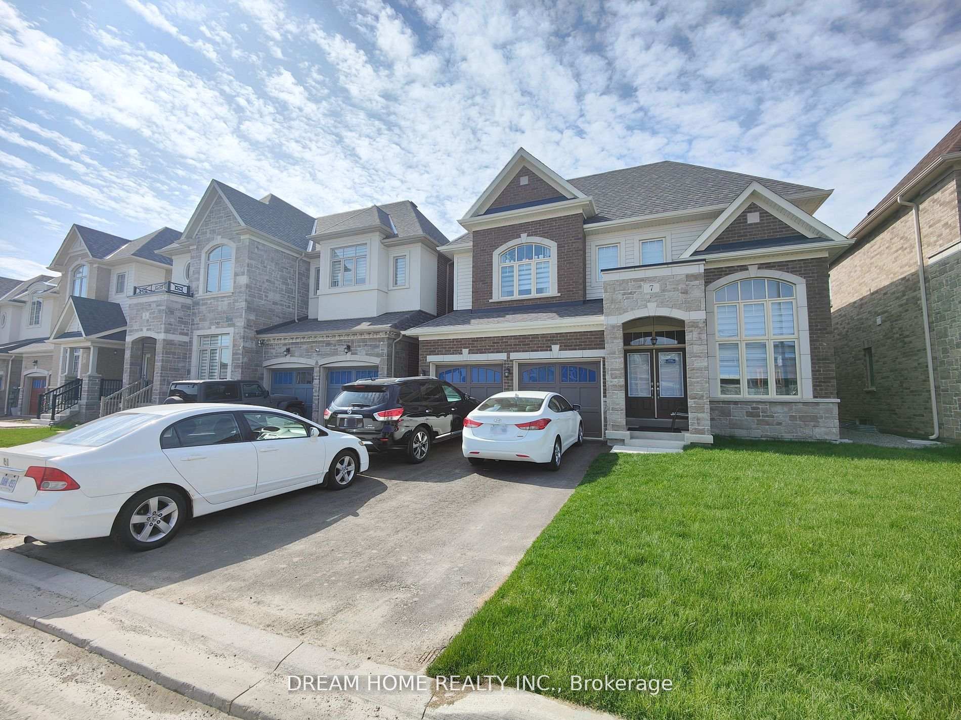 7 Charles White Court, East Gwillimbury, ON, exterior
