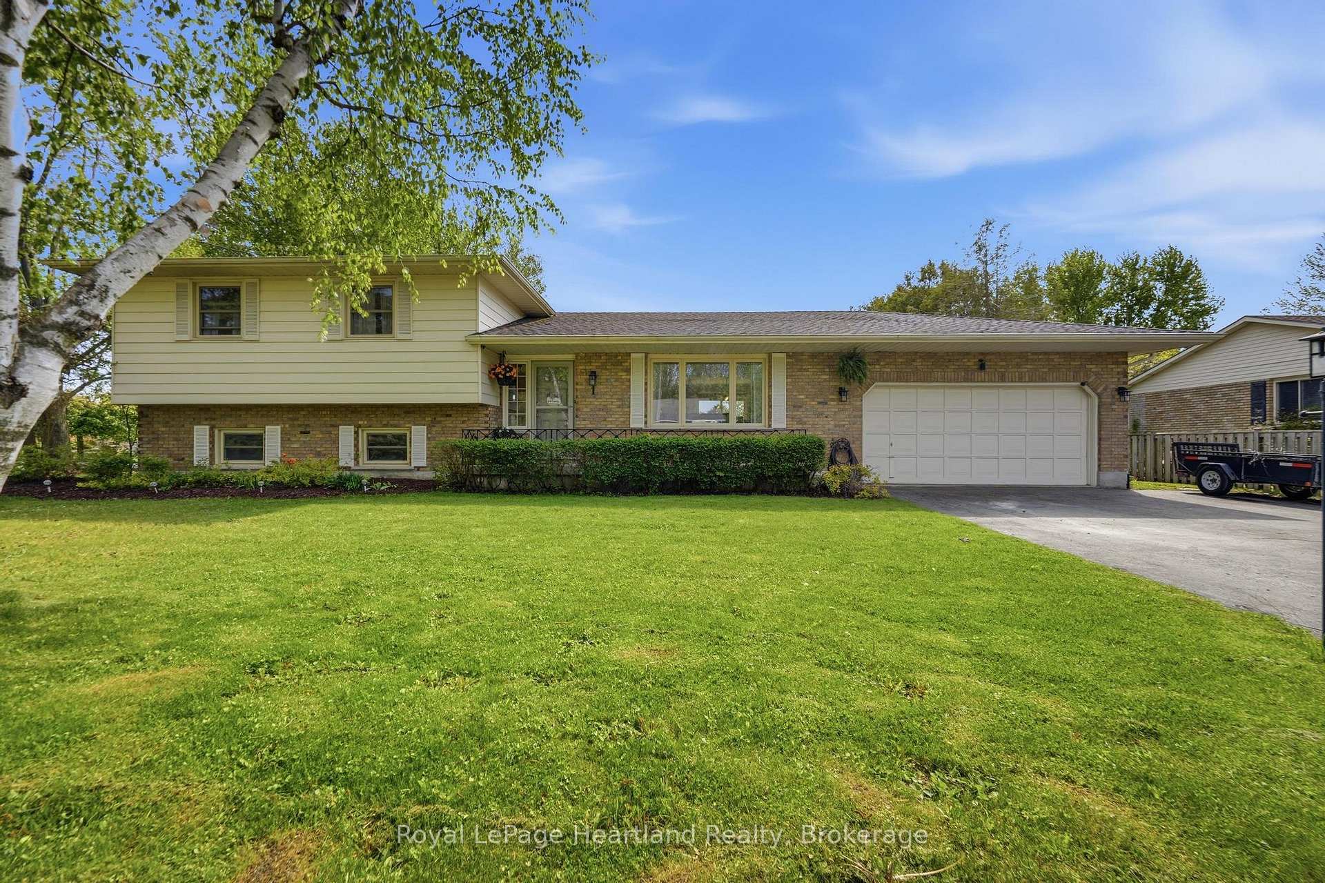 36589 DUNLOP Drive, Ashfield-Colborne-Wawanosh, ON, exterior