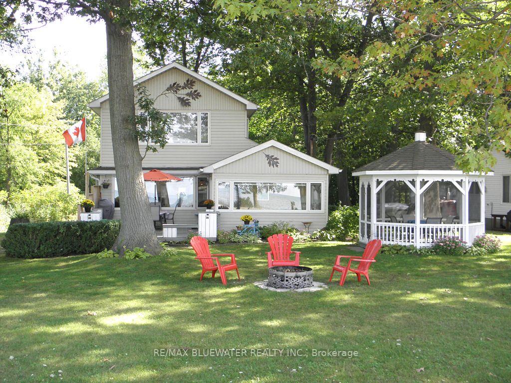 9714 Lake Road, Lambton Shores, ON, exterior