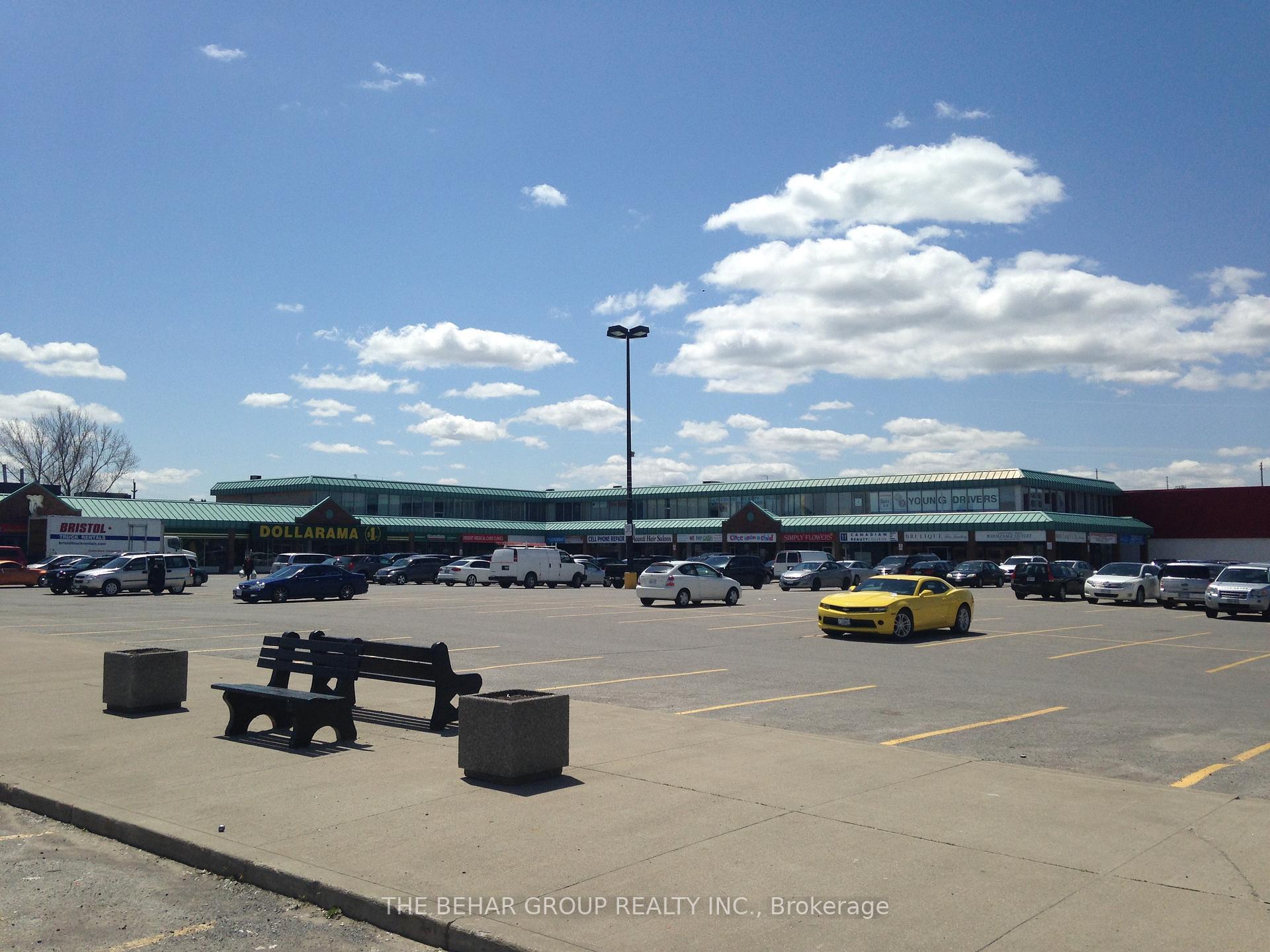 202 - 130 Davis Drive, Newmarket, ON, exterior