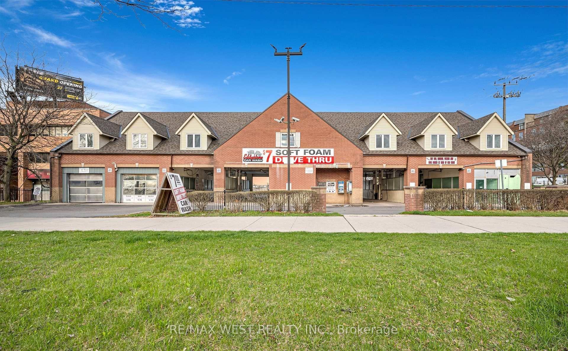 2800 Jane Street, Toronto W05, ON, exterior