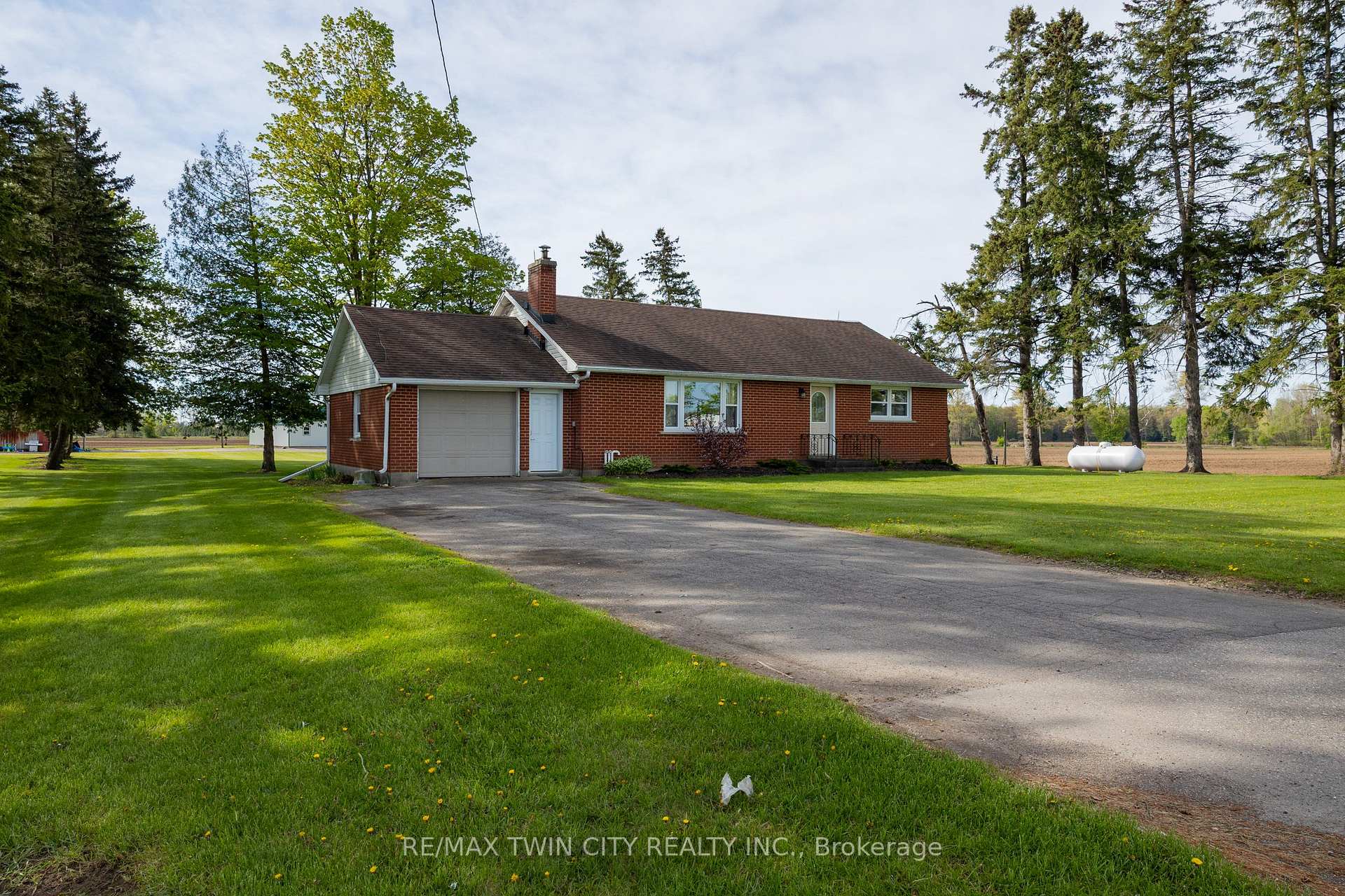 522 ELLIS Avenue, Brant, ON, exterior