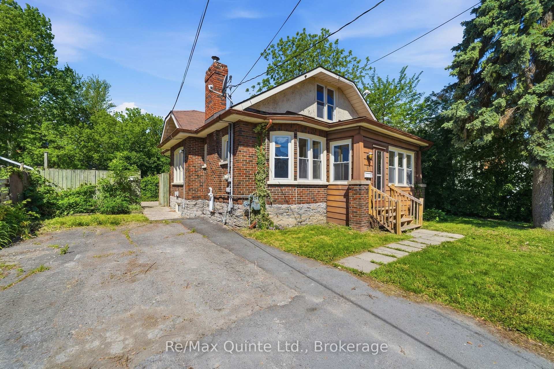 8 Dunbar Street, Belleville, ON, exterior