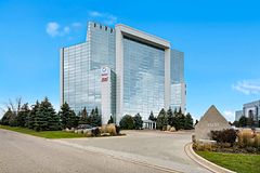 205 - 5500 North Service Road, Burlington, ON, exterior