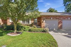 7 - 1337 Commissioners Road W, London South, ON, exterior