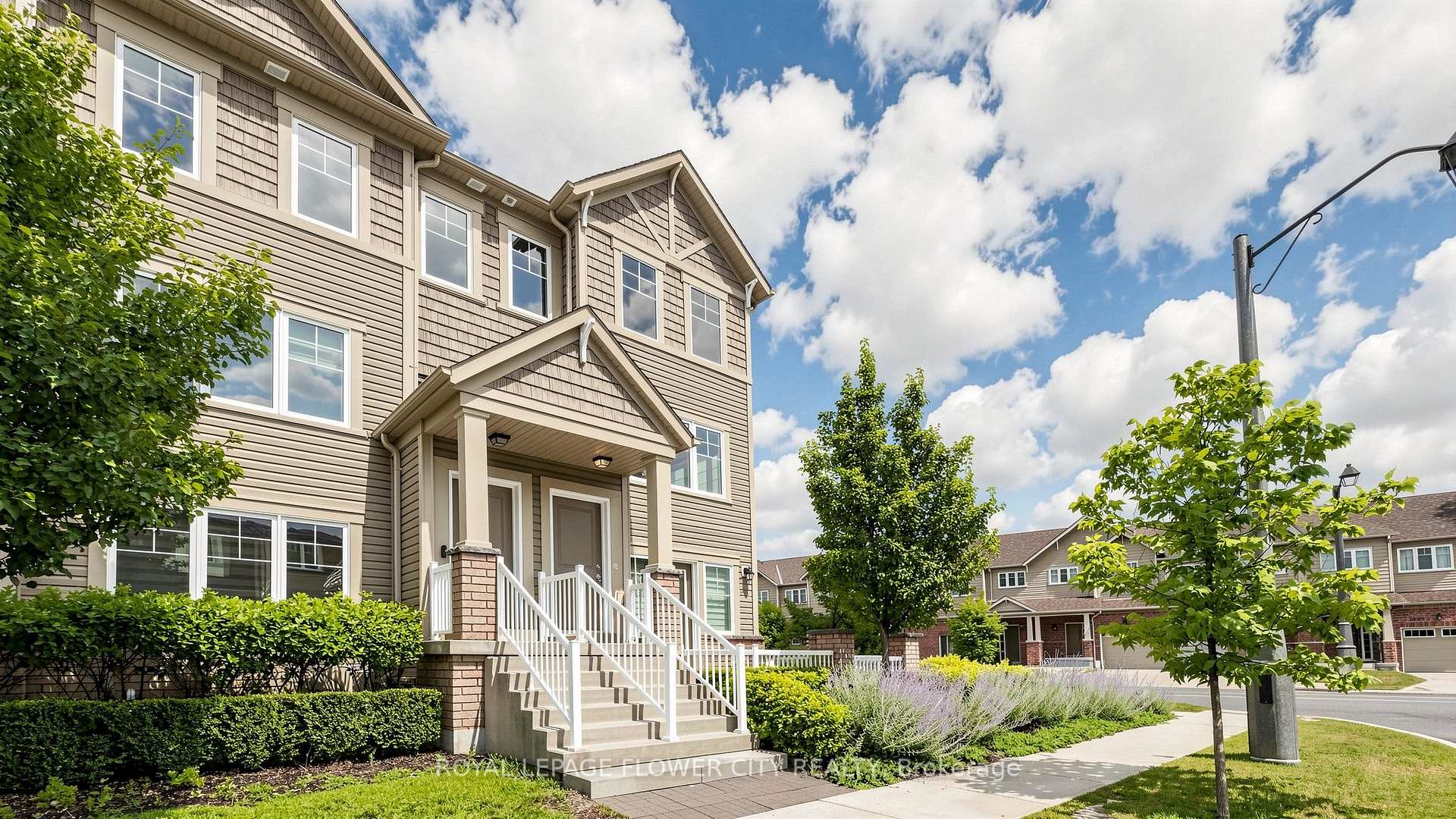 2 - 2500 Hill Rise Court, Oshawa, ON, exterior