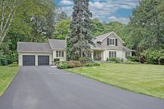 7 Colonial Crescent, Oakville, ON, exterior