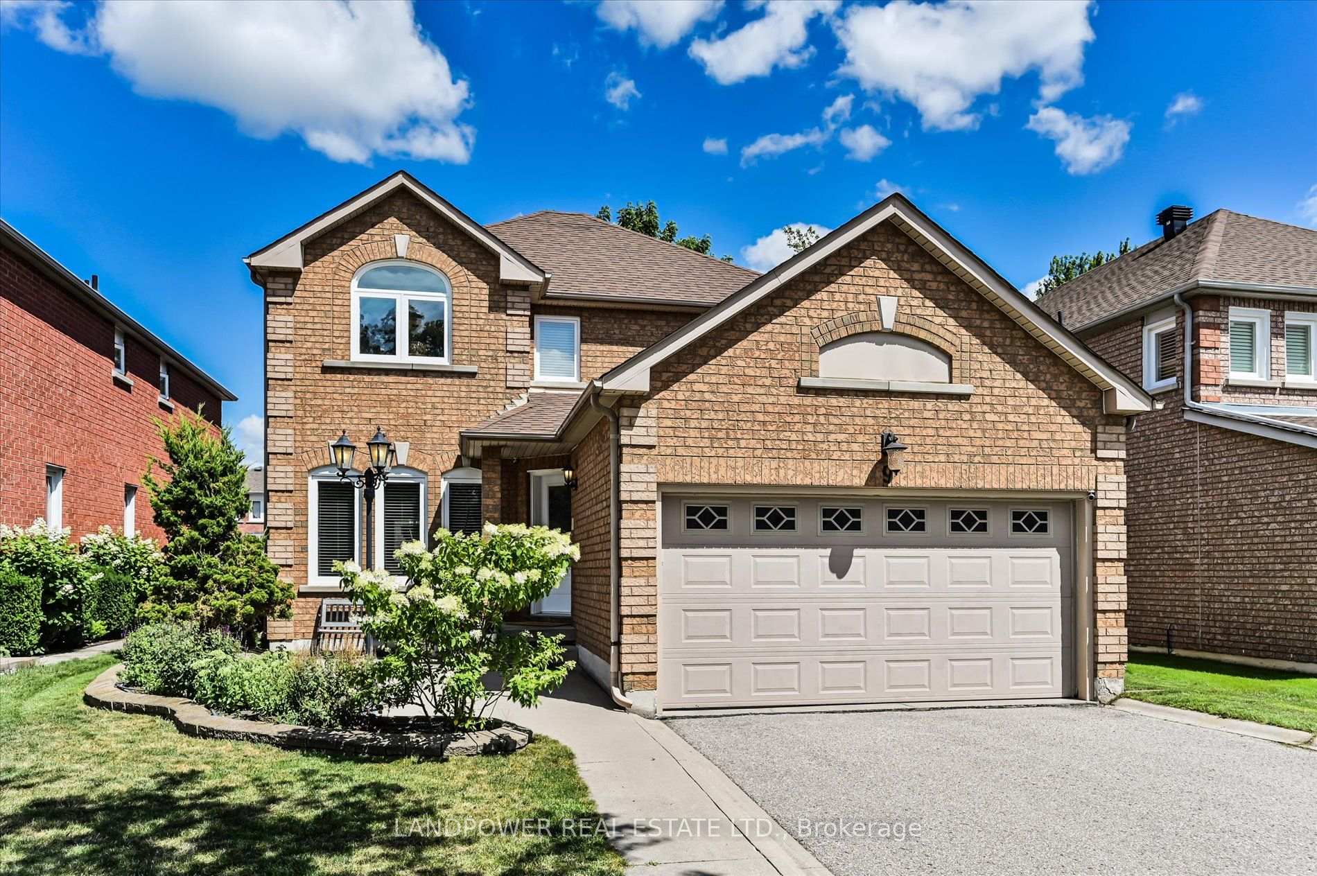 9 McCoy Court, Richmond Hill, ON, exterior