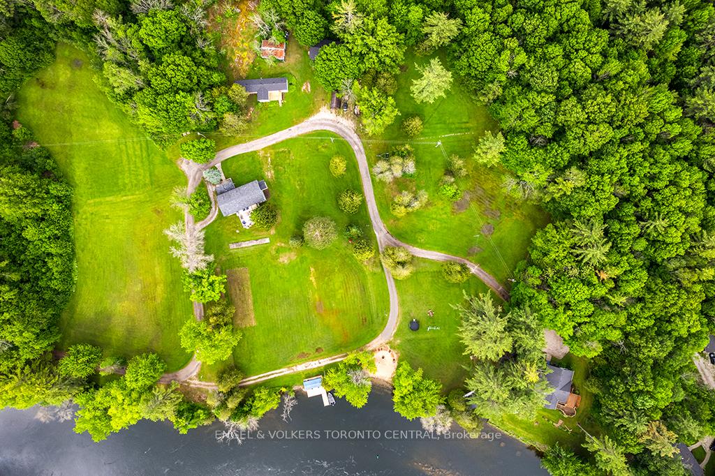 1629 Canning Road, Gravenhurst, ON, exterior