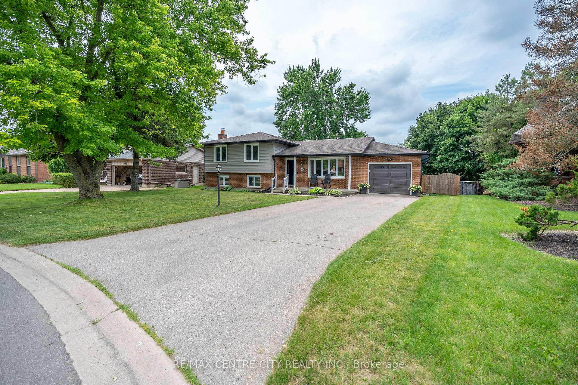 159 Sherwood Crescent, Thames Centre, ON, exterior