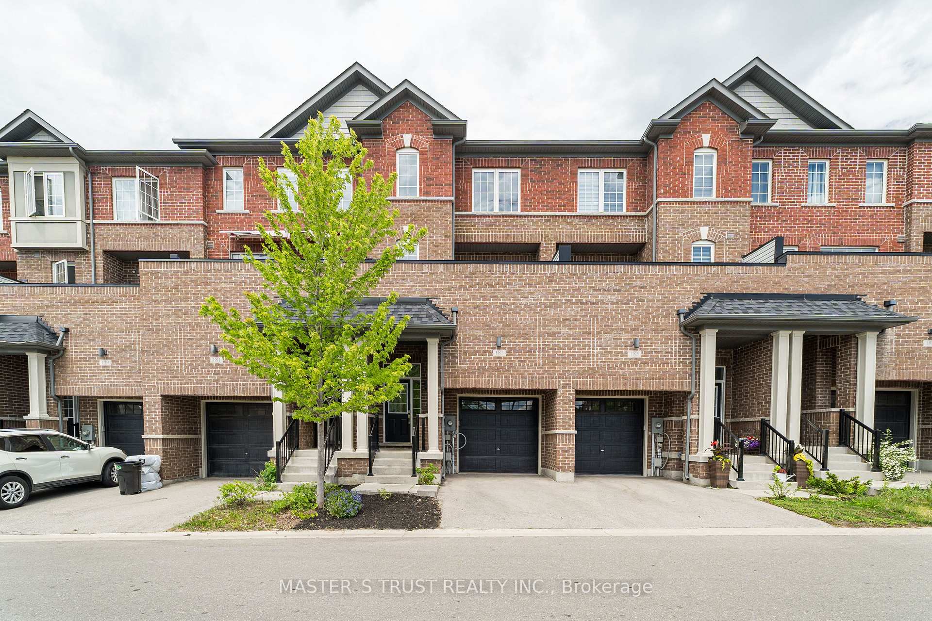 183 Harding Park Street, Newmarket, ON, exterior