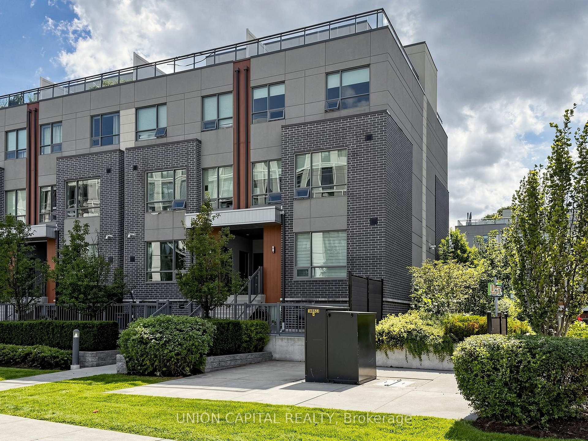 4 - 1238 Cawthra Road, Mississauga, ON, exterior