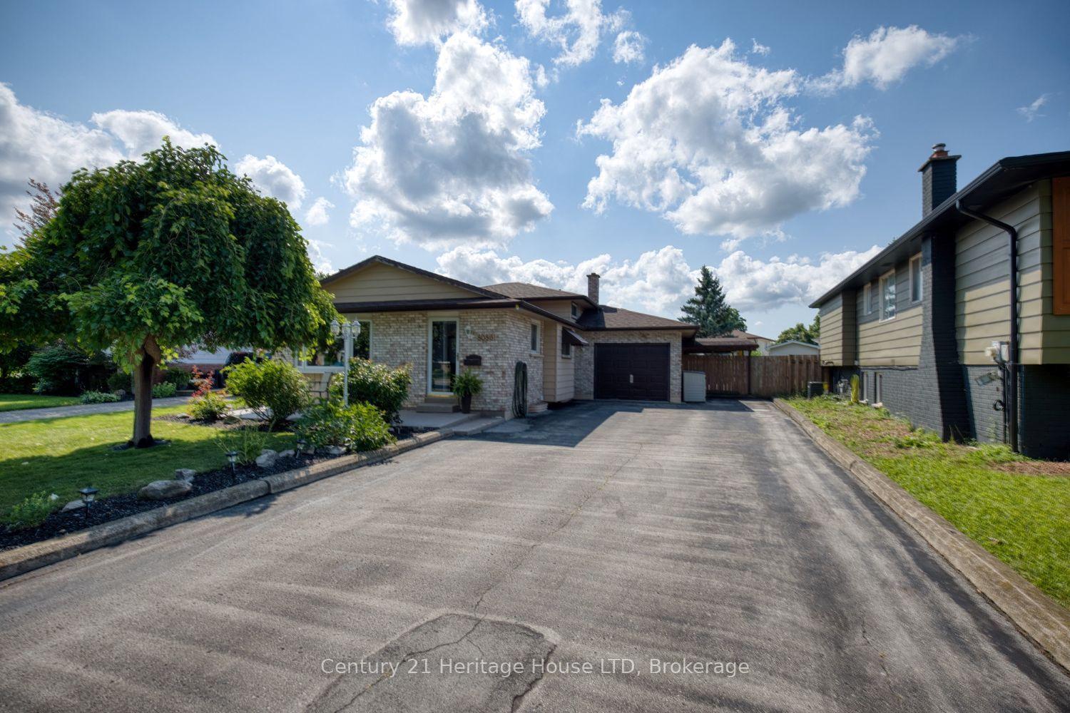 8086 Paddock Trail Drive, Niagara Falls, ON, exterior