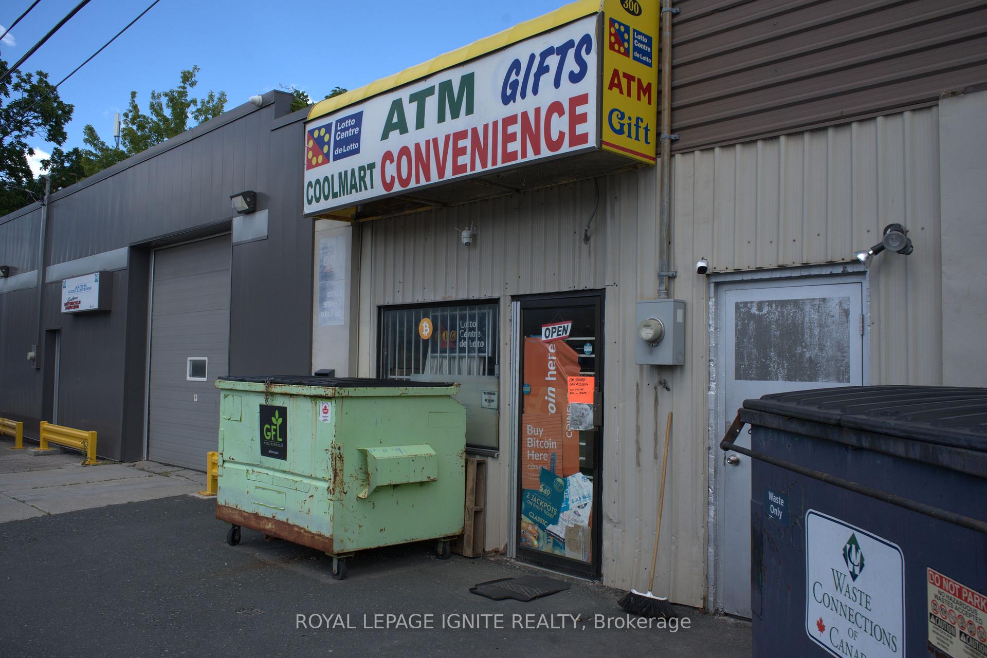300 Dundas Street E, Whitby, ON, exterior