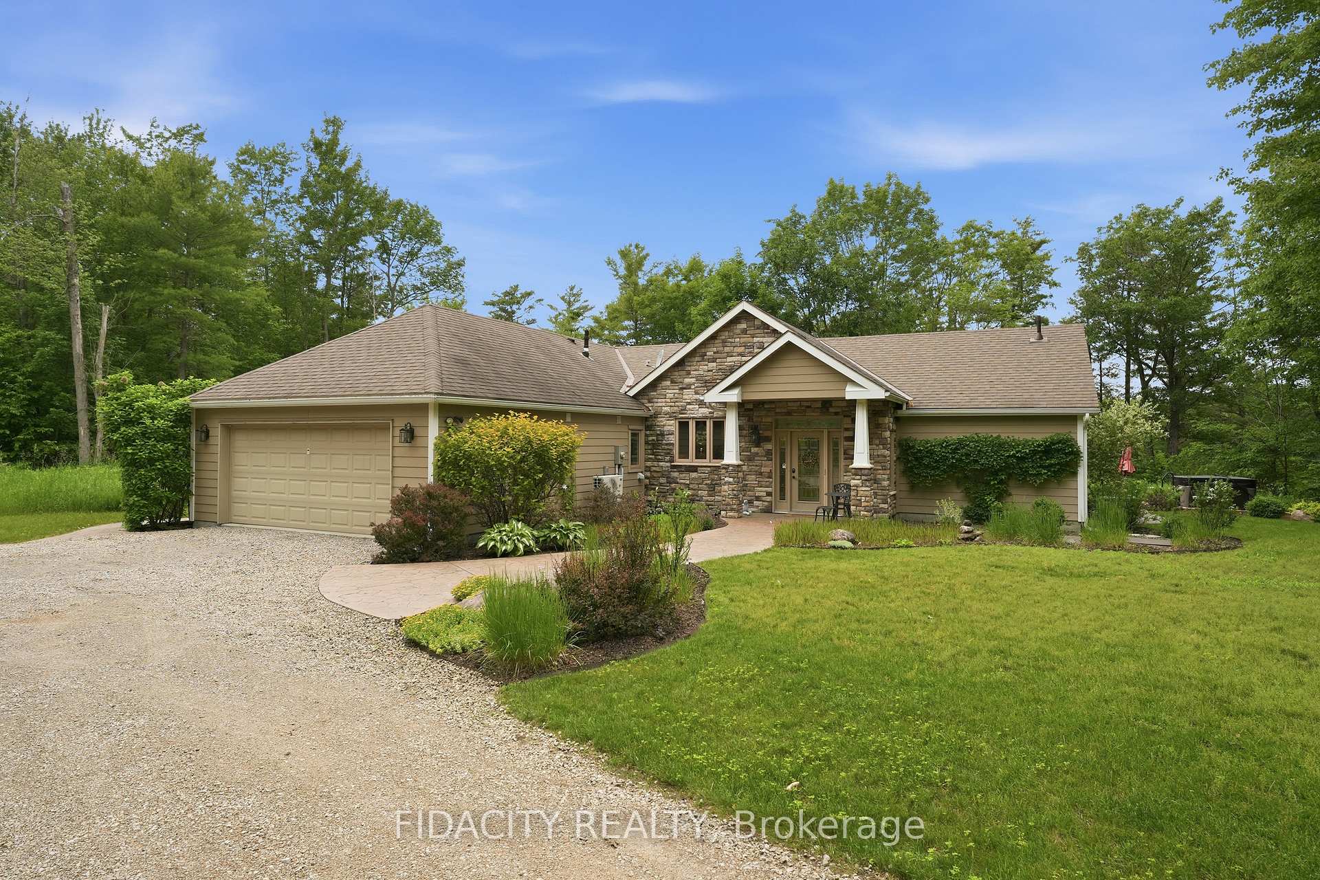 1492 Devil Lake Road, Frontenac, ON, exterior