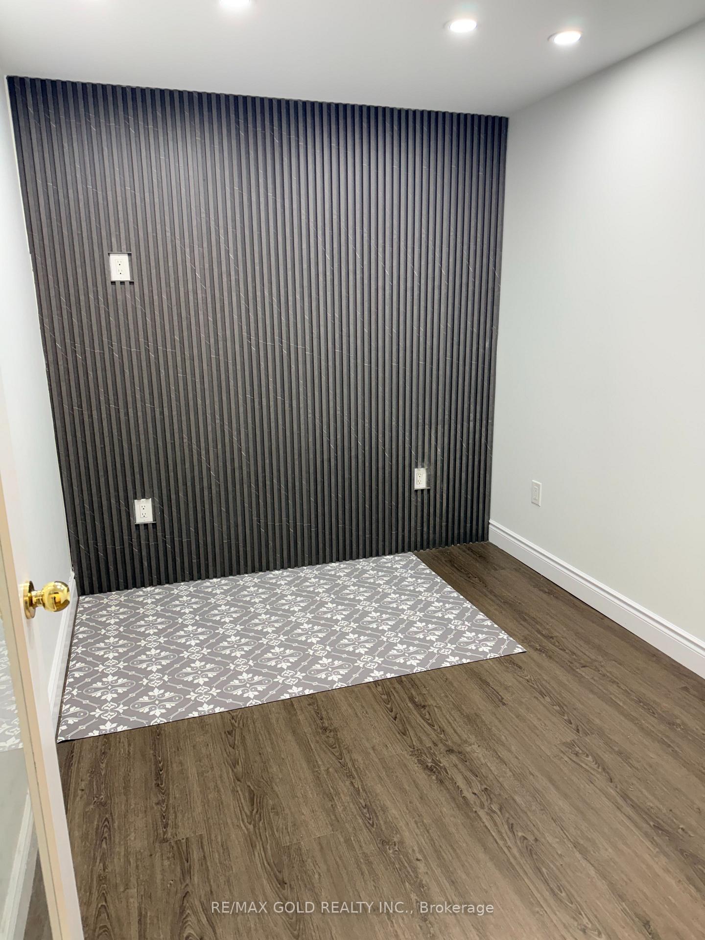 8 - 735 Twain Avenue, Mississauga, ON, exterior