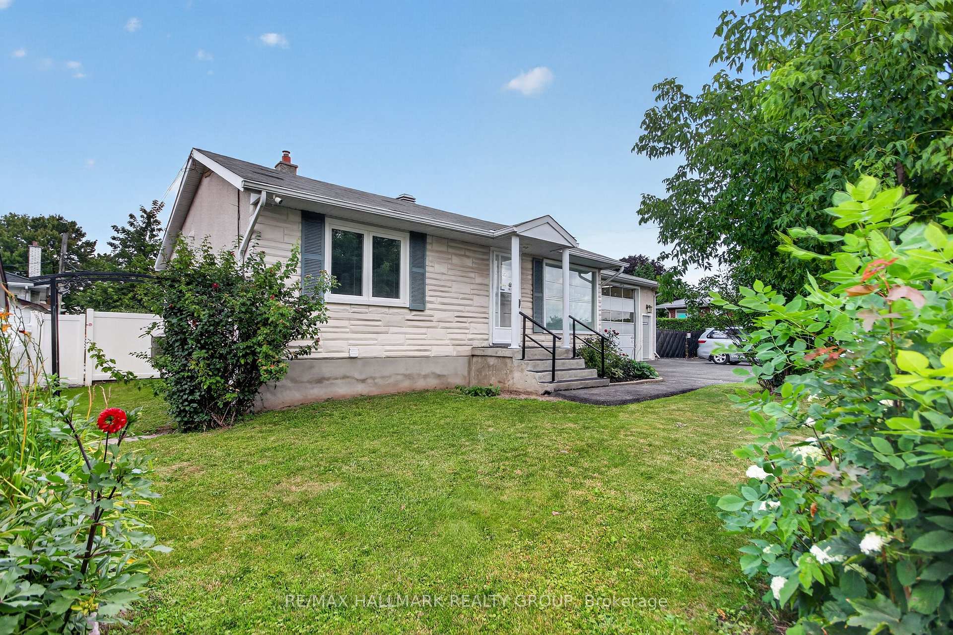1125 Kenaston Street, Cyrville - Carson Grove - Pineview, ON, exterior