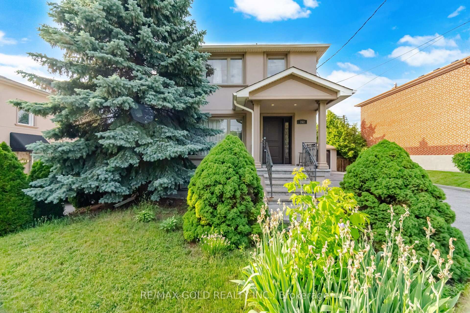 352 Maple Leaf Drive, Toronto W04, ON, exterior