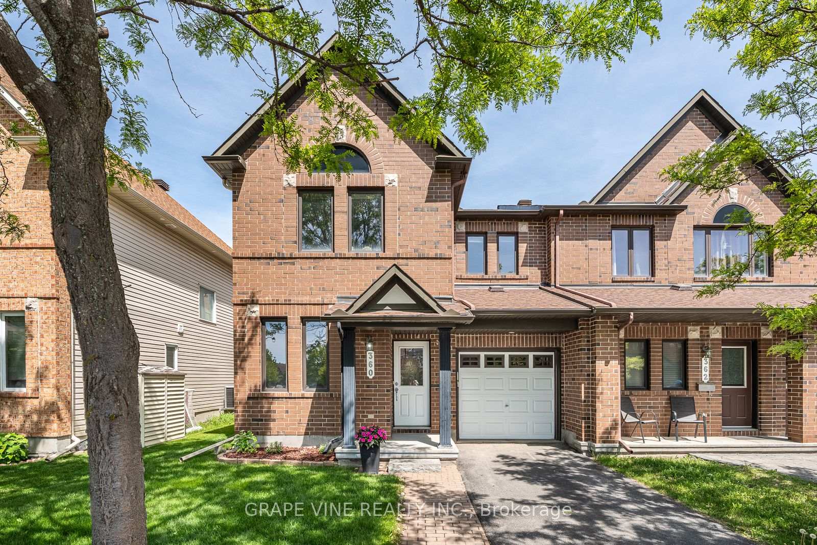 360 BALINROAN Crescent, Barrhaven, ON, exterior