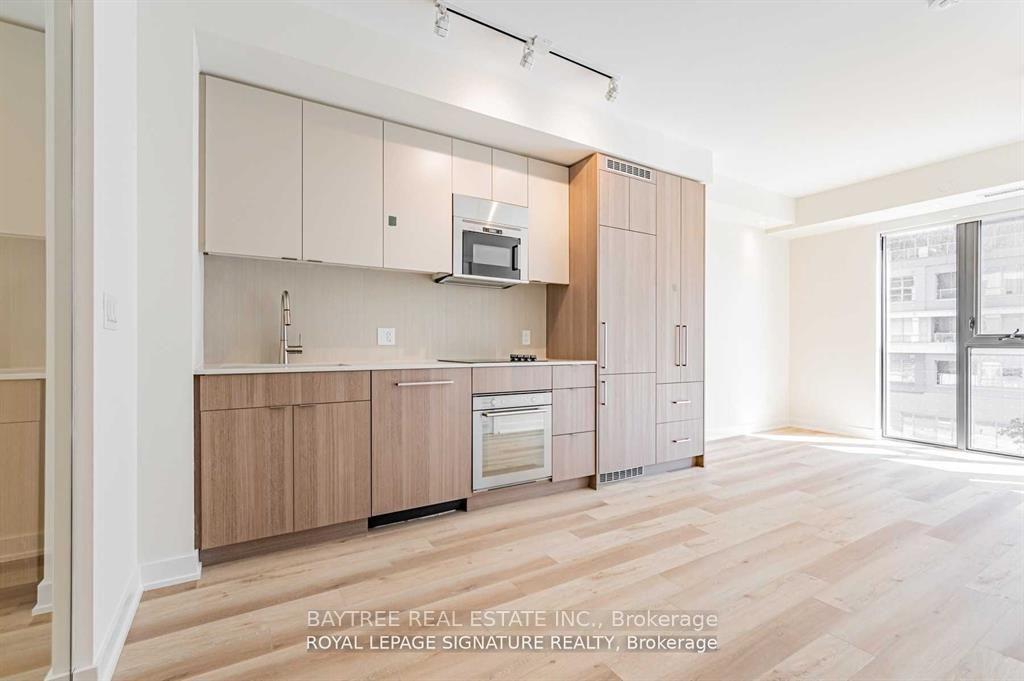 411 - 840 St Clair Avenue W, Toronto C03, ON, exterior