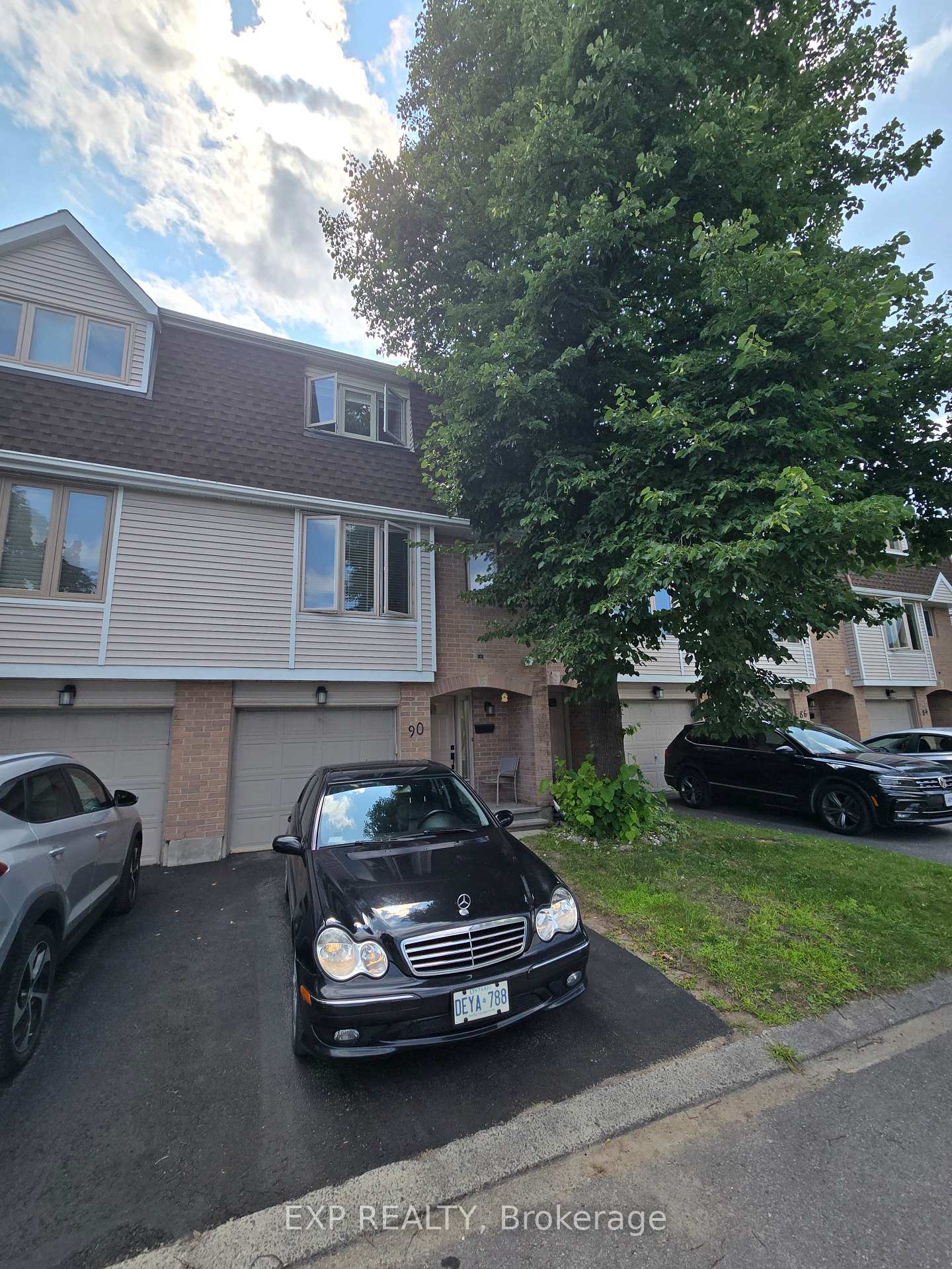 75 - 90 Lightfoot Place, Kanata, ON, exterior