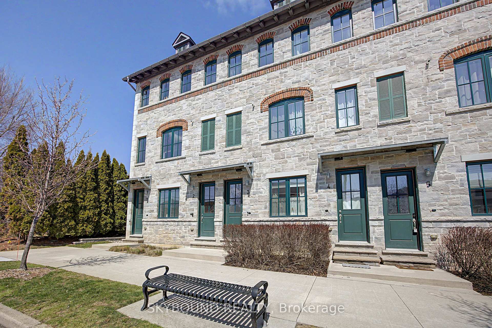 3 - 290 Barton Street W, Hamilton, ON, exterior