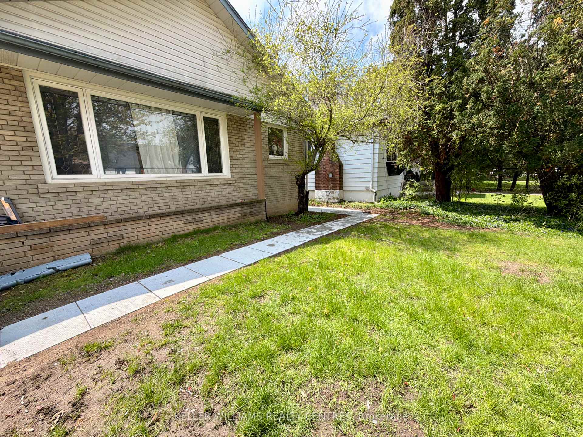 Lower - 9 Sanderson Road, Toronto W10, ON, exterior