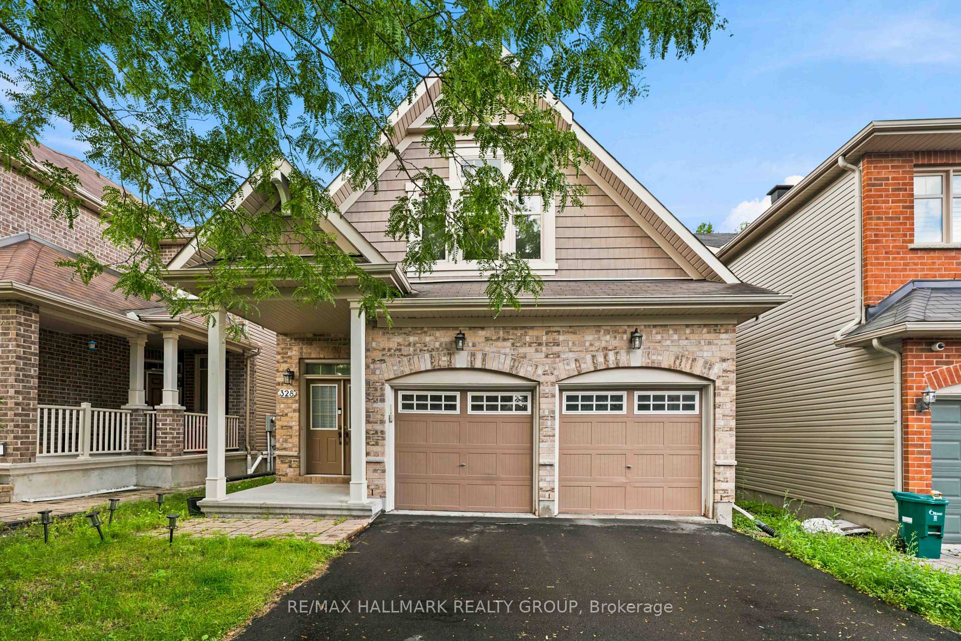328 Laughlin Circle, Kanata, ON, exterior