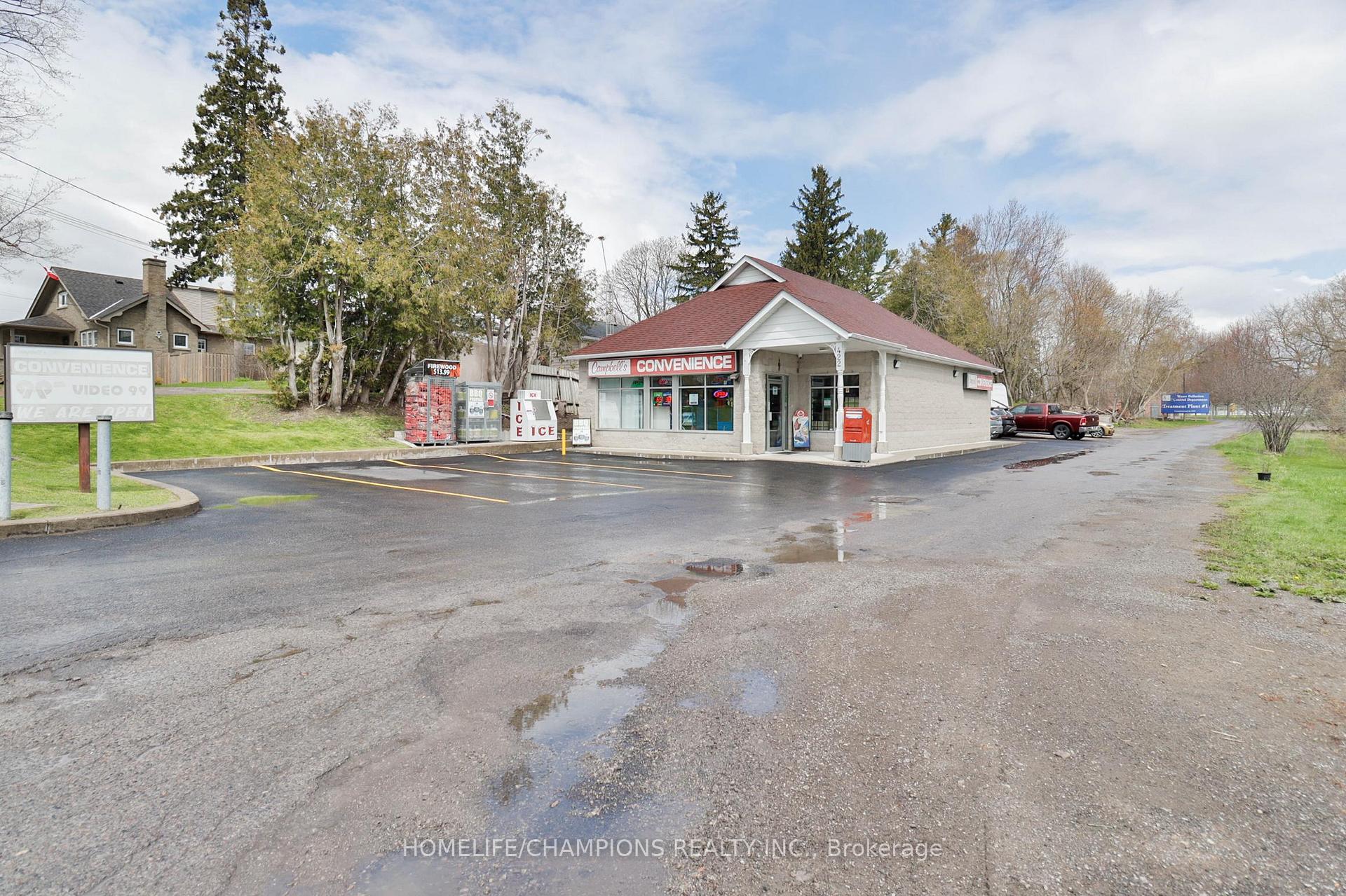 422 King Street W, Cobourg, ON, exterior