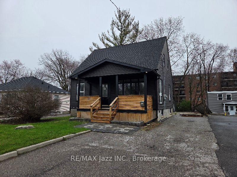 37 Lincoln Street, Ajax, ON, exterior