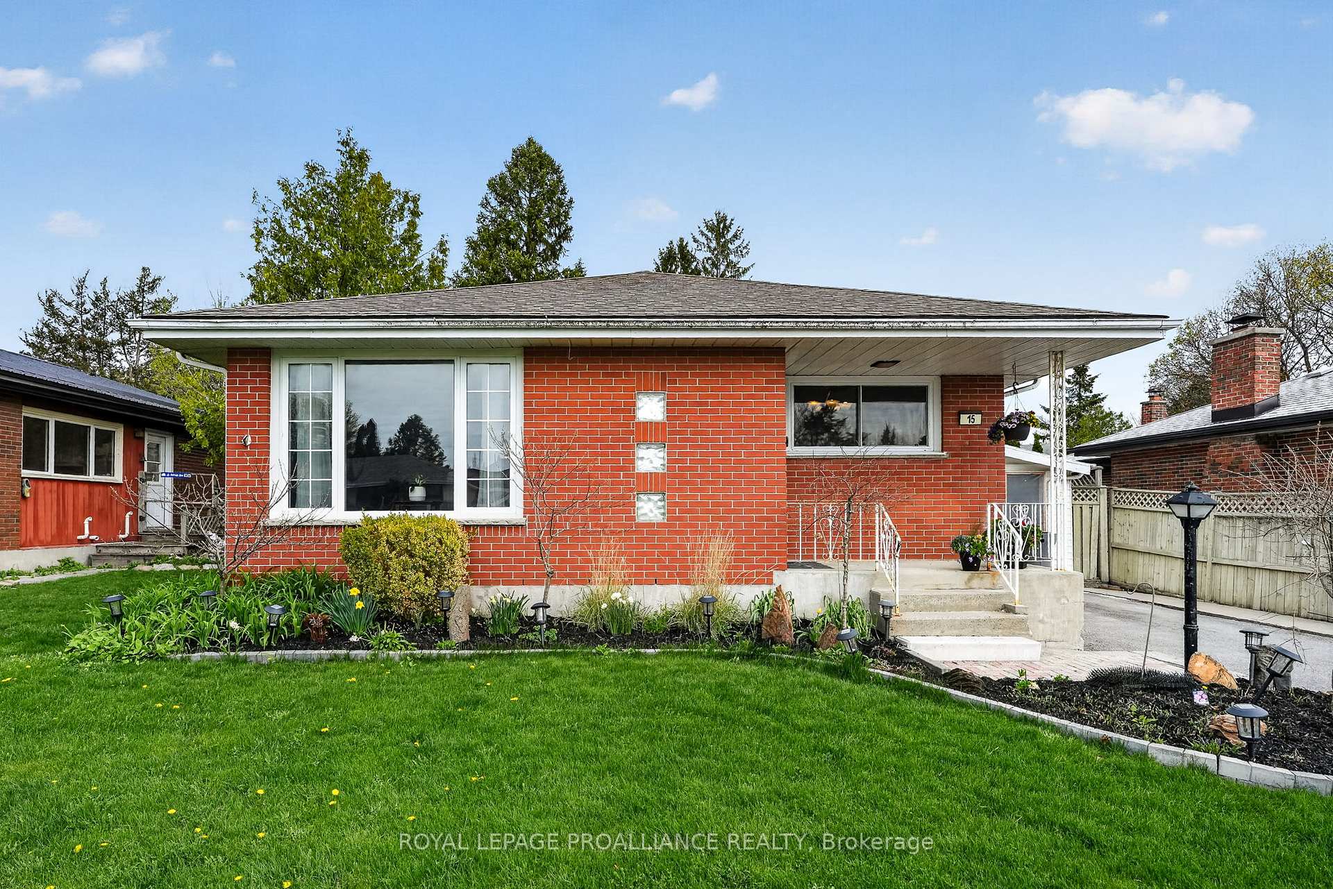 15 Gearin Street, Quinte West, ON, exterior