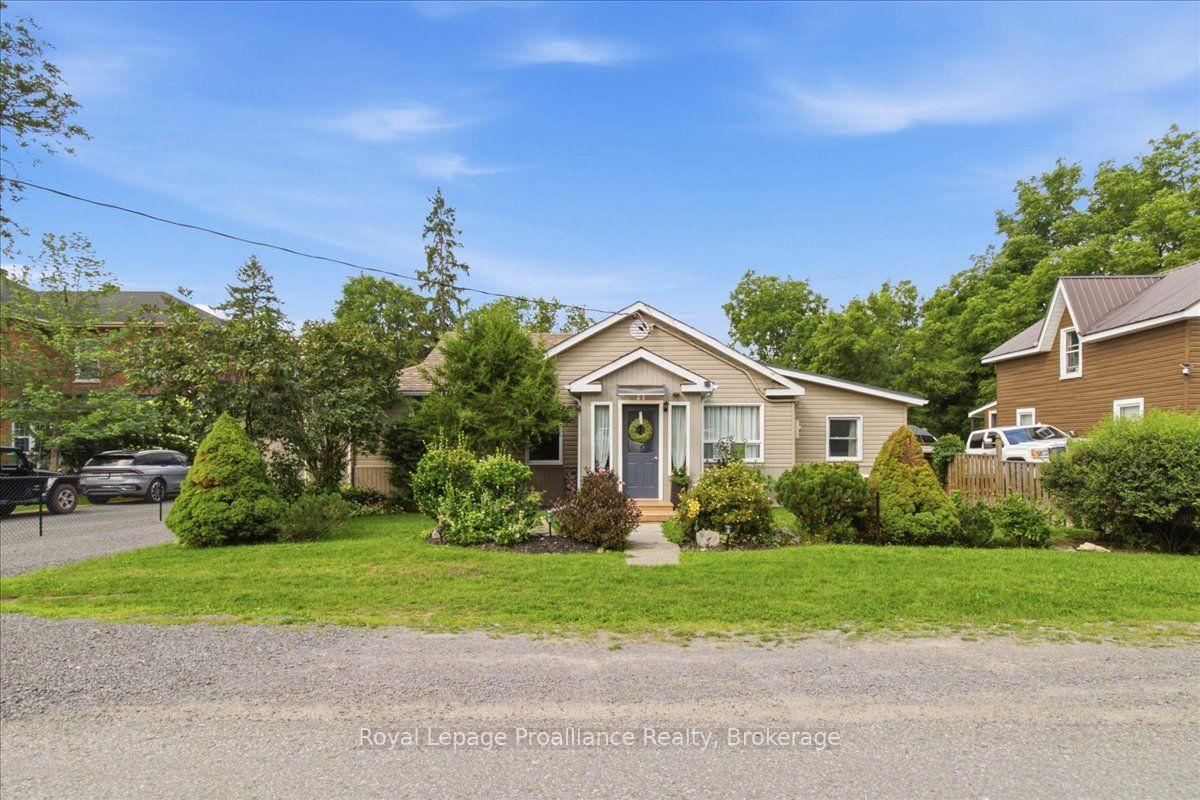 21 North Hastings Avenue, Marmora and Lake, ON, exterior